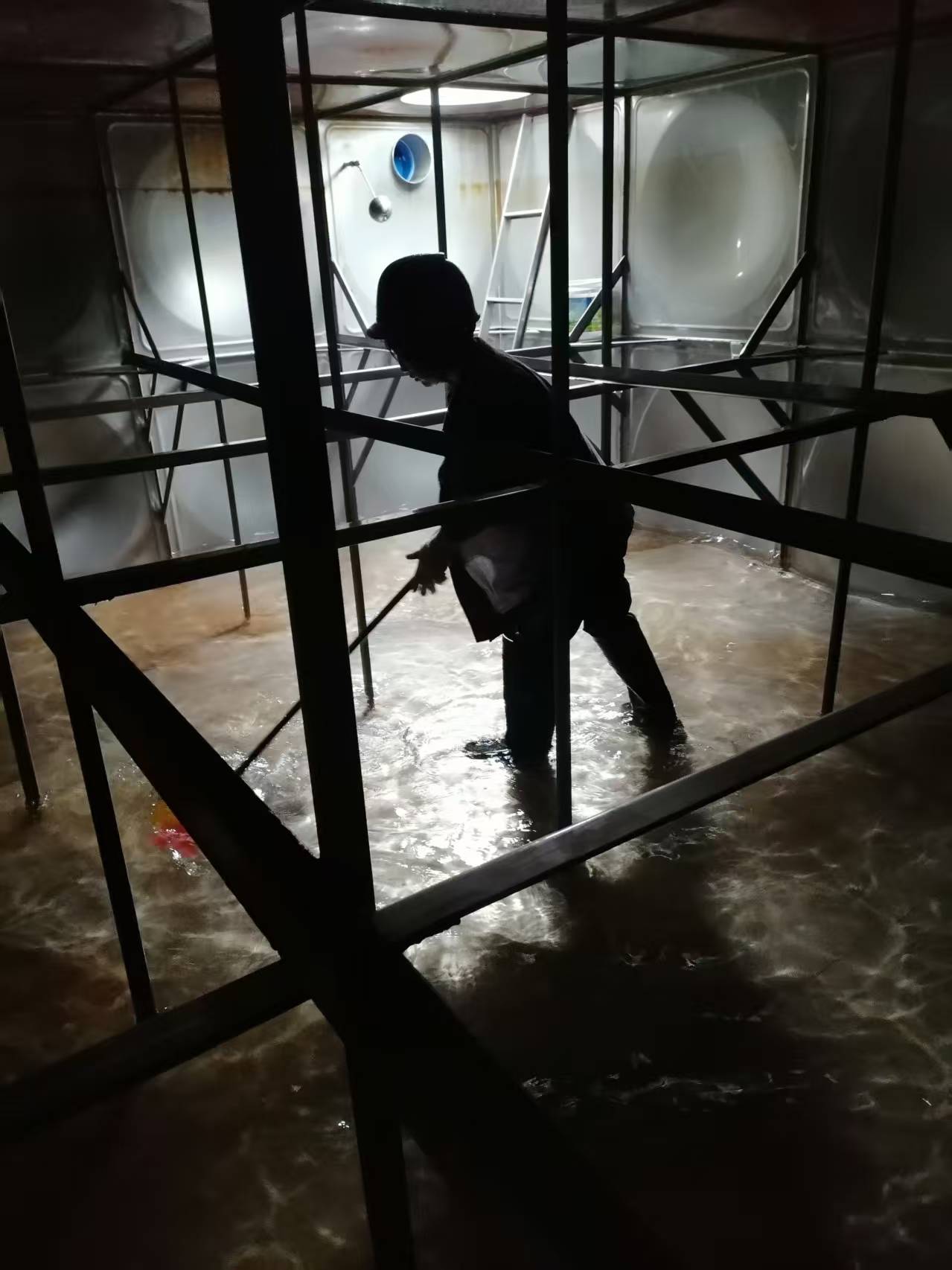 台州清洗水箱公司 台州水箱清洗公司 不锈钢水箱清洗 工厂水箱清洗(图1)